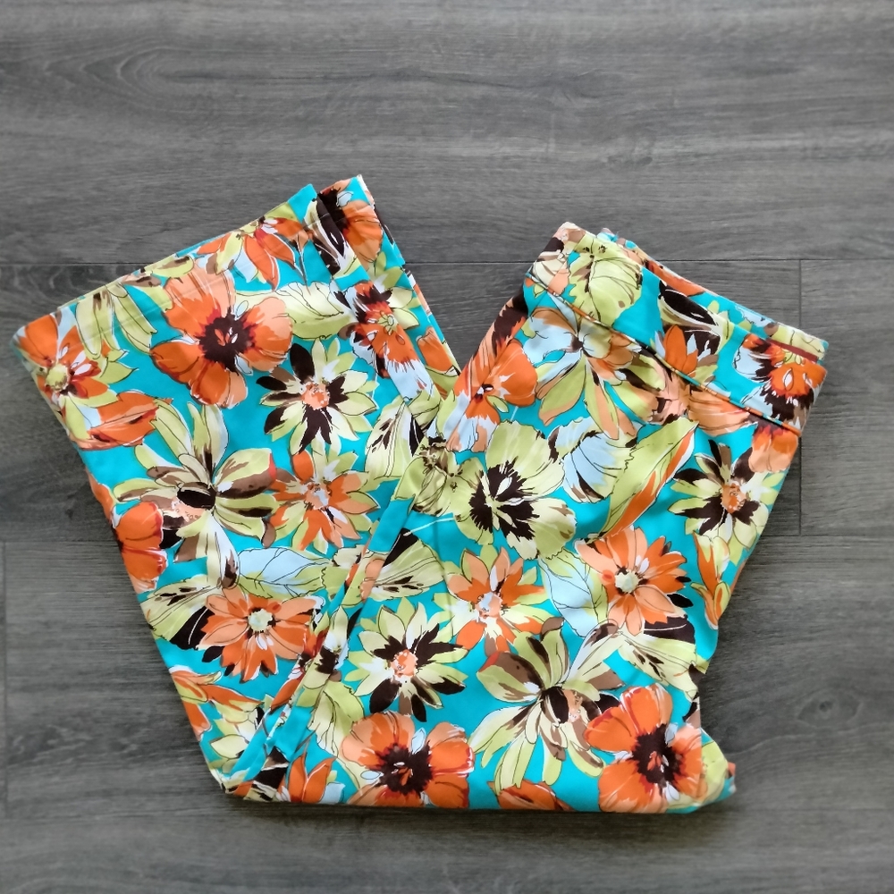 Valerie Stevens Womens Size 12 Multi-Color Floral Capri Cutoff Pants 65% Cotton